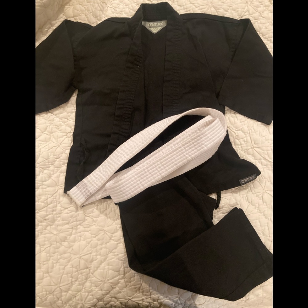 Kids karate outfit size 000